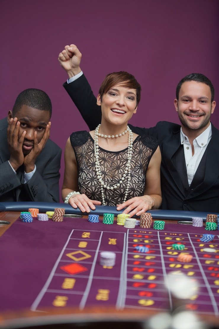 gambar goto77 live-dealer studio interface on mobile device showing real-time roulette game